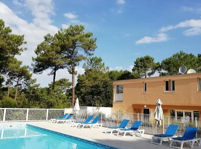 Les Grands Pins Carcans